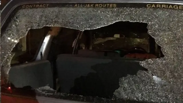 தாக்குதலுக்கு உள்ளான பஸ்