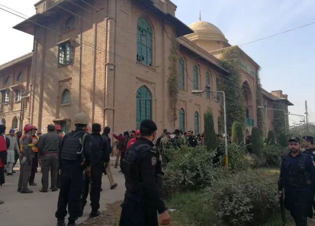Police and rescue workers stand outside the Directorate of Agriculture Institute in Peshawar, Pakistan 1 December 2017.