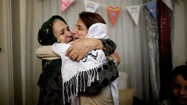 Насрин 2013-жылы абактан чыккандан кийин кайненеси менен