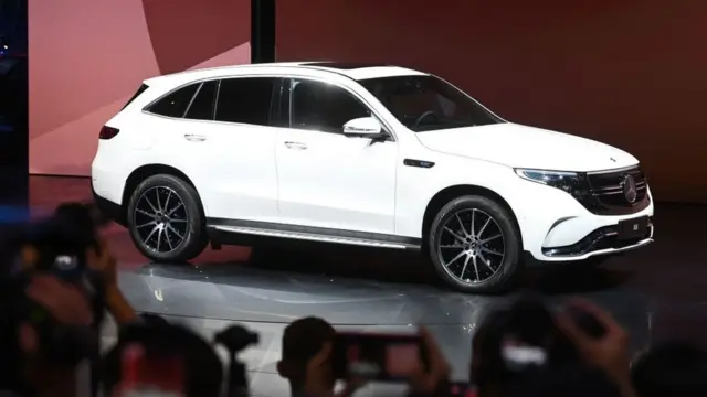 مرسدس-بنز در حال حاضر تنها یک مدل الکتریکی در بازار دارد