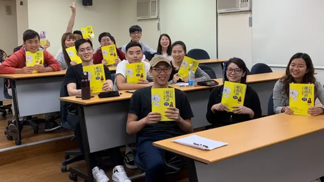 Các em học tiếng Việt trong một lớp học tại Đài Bắc