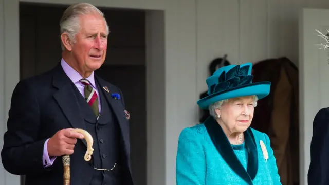 เจ้าฟ้าชายชาร์ลส์และสมเด็จพระราชินีนาถเอลิซาเบธที่สอง