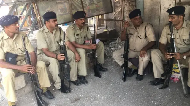 पुलिस के जवान