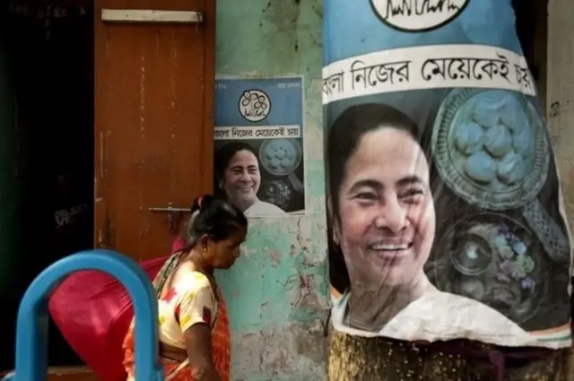 তৃণমূল কংগ্রেস তাদের নির্বাচনী প্রচারণায় মমতা ব্যানার্জীকে বর্ণনা করছে 'বাংলার নিজের মেয়ে' বলে