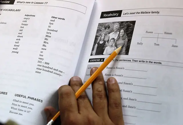 عامه خبره ده که مو یوه ژبه زده کړه یو که مو دوه ژبې زده وې دوه انسانان یاست.