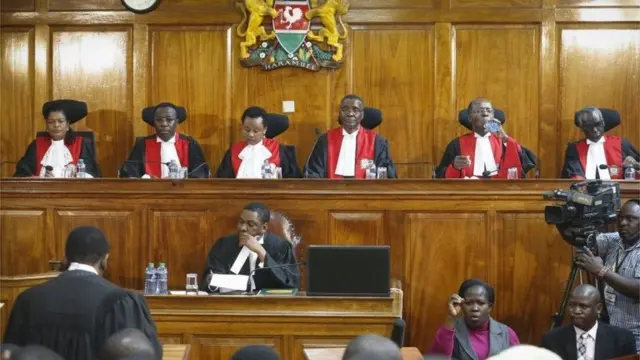 Jaji Maraga alimpa wadhifa wake mwanamke Philomena Mwilu(wa tatu kutoka kushoto) kwa kwa muda mfupi wakati akiwa likizoni