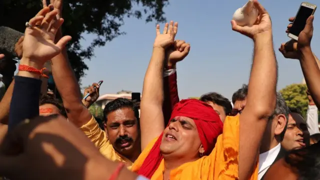 দিল্লির সুপ্রিম কোর্ট প্রাঙ্গনে রাম মন্দির সমর্থকদের উল্লাস, ০৯-১-২০১৯।