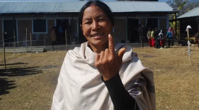 मतदान के बाद मणिपुरी महिला