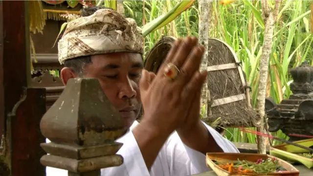 wayan ranis sangat percayata pada petunjuk spiritual.