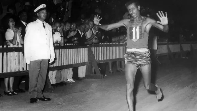 Atileetiin Itoophiyaafi Baha Afrikaa (Afrikaa irraas kan jedhan jiru) Olompikiidhaan kan warqii fide Abbabaa Biqilaadha. Kunis Olompikii Room bara 1960 irrattidha.
