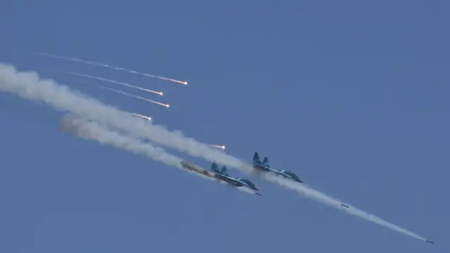 စစ်တပ်တွေအချင်းချင်း စစ်ရေးလေ့ကျင့် မှုတွေ၊ ပူးပေါင်းဆောင်ရွက်မှုတွေလုပ်ဆောင်တာတွေကို တားမြစ်တဲ့ဆုံးဖြတ်ချက်ကို ထပ်မံ သက်တမ်းတိုးတာဖြစ်ပါတယ်။