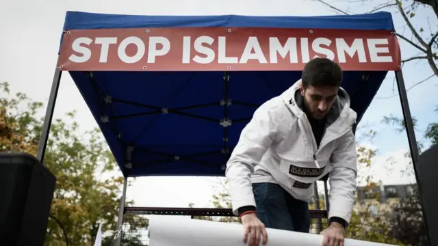 ফ্রান্সের একটি উগ্র ডানপন্থী দল ইসলামবিরোধী মিছিলের প্রস্তুতি নিচ্ছে।