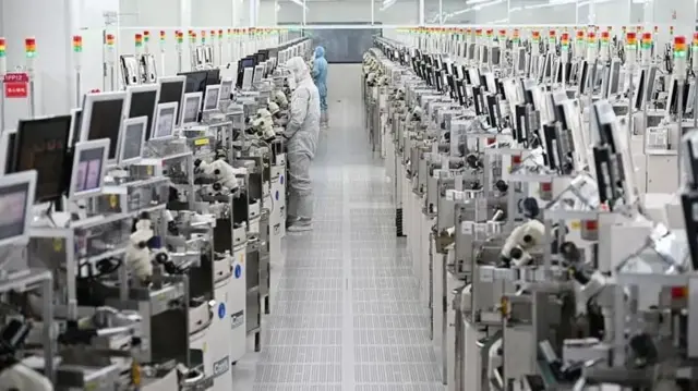 Shiinaha ayaa hadda wajahaya canshuur dhan 10 boqolkiiba oo Mareykanka uu saaray inta badan alaabtiisa.