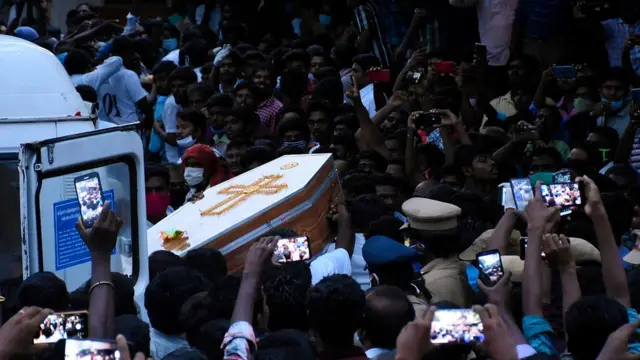 জেয়রাজ ও বেনিক্সের অন্তিম যাত্রায় ভিড় করে এসেছিলেন শত শত মানুষ। ২৬শে জুন