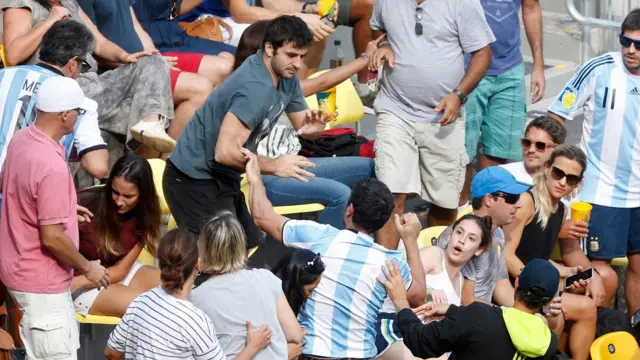 Pelea en la cancha de tenis