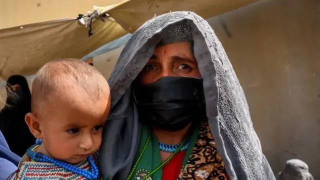 فرزانا ، التي فرت من قريتها في ولاية هلمند عندما استولت عليها حركة طالبان في مارس/ آذار 2021.