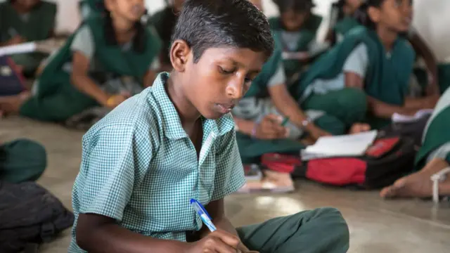 பள்ளி சிறுவன்