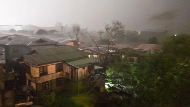 超级台风"山竹"9月15日凌晨席卷菲律宾北部