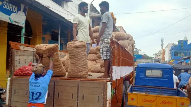 வெங்காயம் திருடியவர் சிக்கினார்