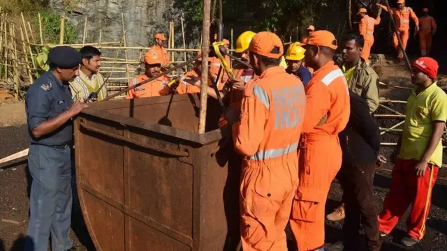 રેસ્ક્યૂ ઑપરેશન દરમિયાનની તસવીર