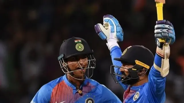 दिनेश कार्तिक और वाशिंगटन सुंदर