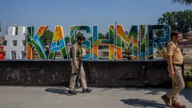 ২৩টি মামলা দায়ের করা মামলা একত্রীভূত করে সুপ্রিমকোর্ট গত জুলাই মাস থেকে শুনানি শুরু করে।