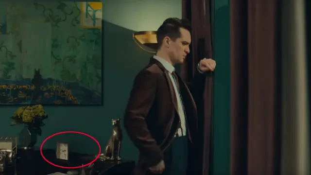 кадр с часами