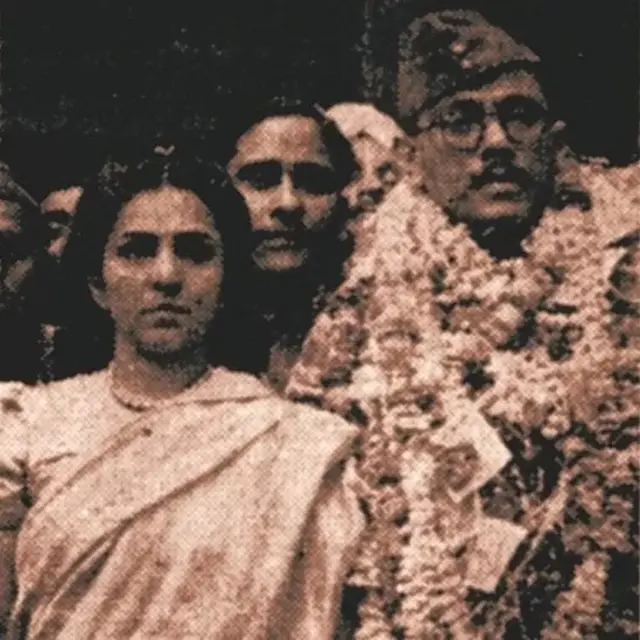 విడుదలైన తరువాత తన భార్యతో ఎహసాన్ ఖాదిర్