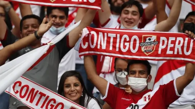 Peruanos en el Estadio Nacional