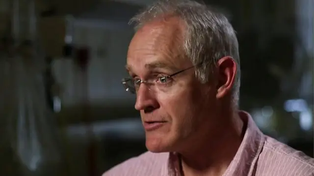 El doctor Duncan Murray, personal del departamento de cuidados intensivos del hospital de Salisbury.