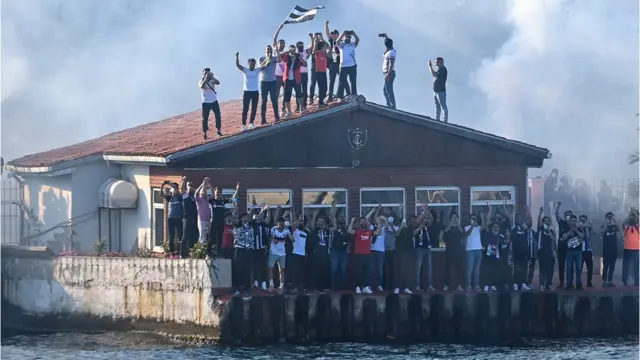 2021'de Boğaz kenarında şampiyonluklarını kutlayan Beşiktaş taraftarları
