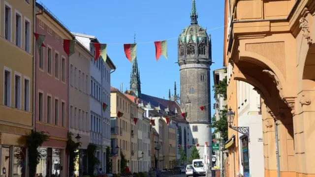 كنيسة القلعة التي ثبت فيها لوثر رسالتة الشهيرة