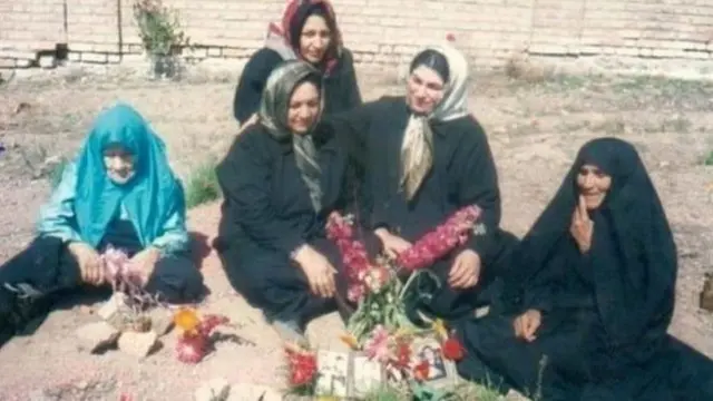 خانواده زندانیان سیاسی اعدام شده در سال ۱۳۶۷، خواهان روشن شدن حقایق پرونده آنان و همچنین محل دفن‌شان هستند