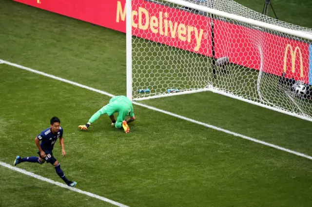 Kagawa engaña a Ospina y anota para Japón en el minuto 6 de partido.