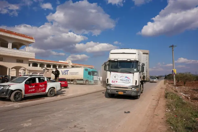 مساعدات من إقليم كردستان العراق دخلت إلى عفرين عبر معبر باب السلامة على الحدود مع تركيا في 11 فبراير شباط