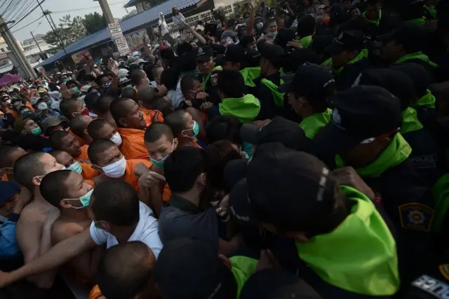 ธรรมกาย, วัดพระธรรมกาย, ธัมมชโย, ดีเอสไอ, ประยุทธ์ จันทร์โอชา, ม.44