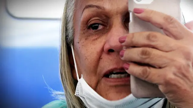 Rosario Belloso, de 65 años, intentó vías legales para venir a Estados Unidos y no prosperó. Al final se aventuró con su esposo desde Venezuela.