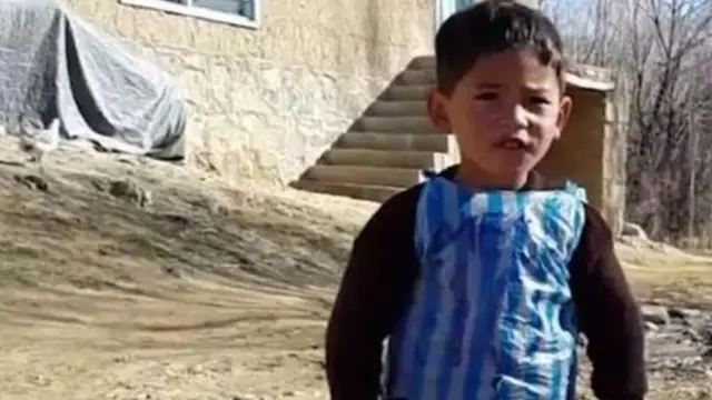 পলিথিন দিয়ে মেসি জার্সির বানিয়ে পরে বিখ্যাত হয়েছিলো এই বালক