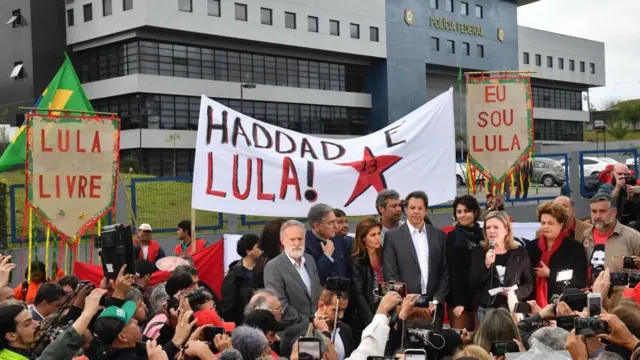 الرئيسة السابق روسيف وفرناندو حداد ومانويلا دافيلا