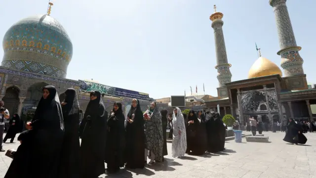 Votantes en Irán