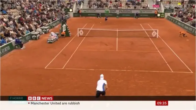 Imagen donde se ve el texto que apareció sobre el Manchester United.