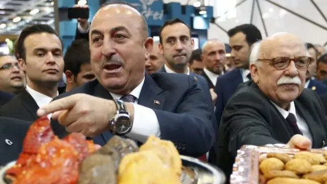 Dışişleri Bakanı Çavuşoğlu ile Kültür ve Turizm Bakanı Nabi Avcı, Almanya'daki turizm fuarında