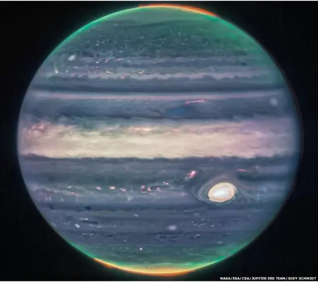 ਜੇਮਜ਼ ਵੈਬ ਟੈਲੀਸਕੋਪ ਵੱਲੋਂ ਲਈਆਂ ਕਈ ਤਸਵੀਰਾਂ ਨੂੰ ਮਿਲਾ ਕੇ ਬ੍ਰਹਿਸਪਤੀ ਗ੍ਰਹਿ ਦੀ ਇਹ ਨਵੀਂ ਤਸਵੀਰ ਬਣਾਈ ਗਈ ਹੈ।