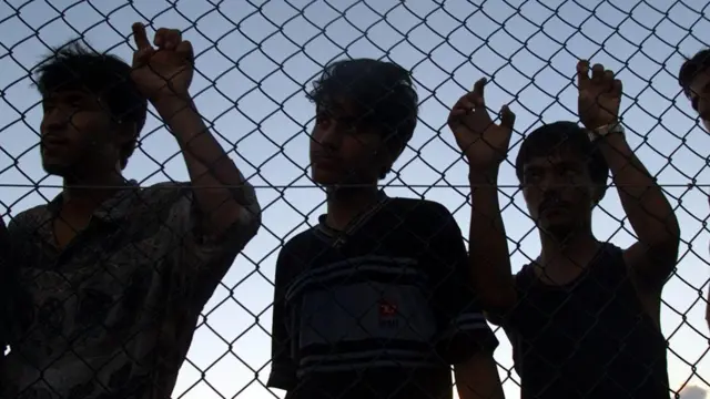 பத்தாயிரம் பேர் வசிக்கும் உலகின் சிறிய தீவு நாட்டின் துயர் மிகு கதை