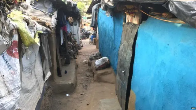 कामिनीबाई राहतात ती वस्ती