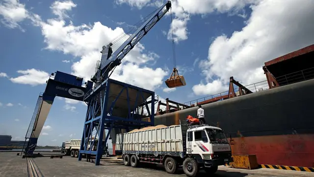 Các cảng lớn của tỉnh tập trung chủ yếu trên sông Thị Vải.