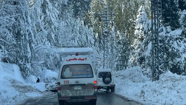 مری میں برفباری