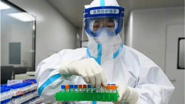 ল্যাবে পরীক্ষা