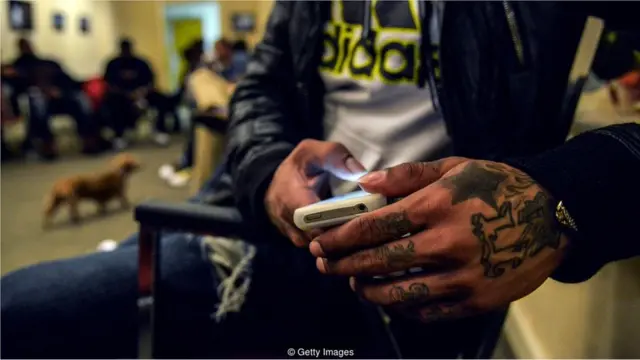 सज़ा पाने वाले का वापिस समाज में आकर साधारण जीवन जी पाना आसान नहीं होता