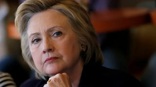 "Si Bill (Cliton) puede lidiar con Hillary, seguro puede lidiar con cualquier crisis global", dijo Johnson.